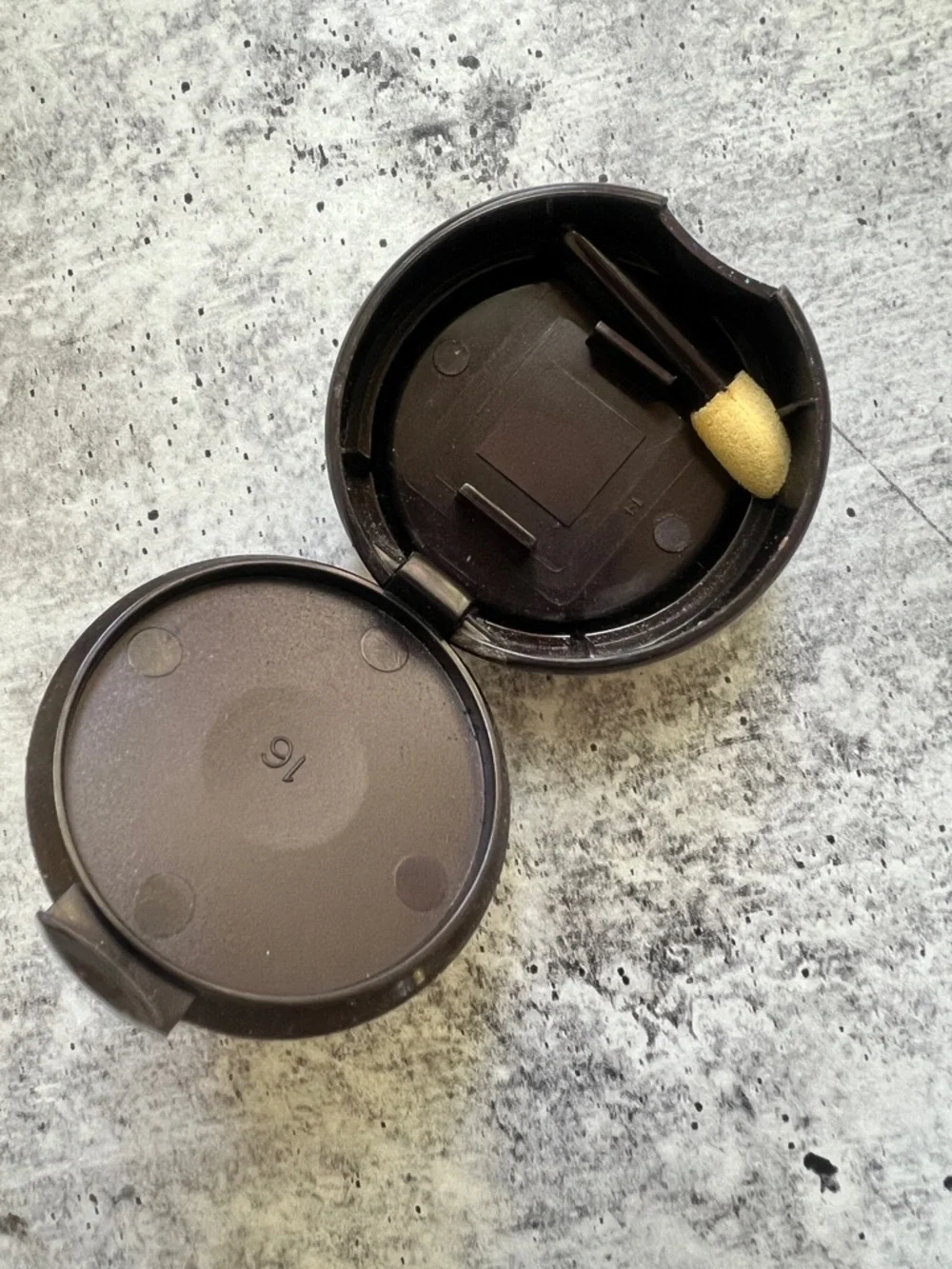 L'Oreal HiP Studio Secrets Professional Concentrated Eye Shadow Duo, 224 Showy - Picture 6 of 6